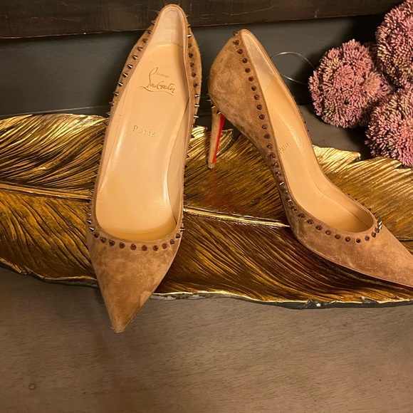 Christian Louboutin heel worn 1 time! Size 39 1/2 - Picture 1 of 9